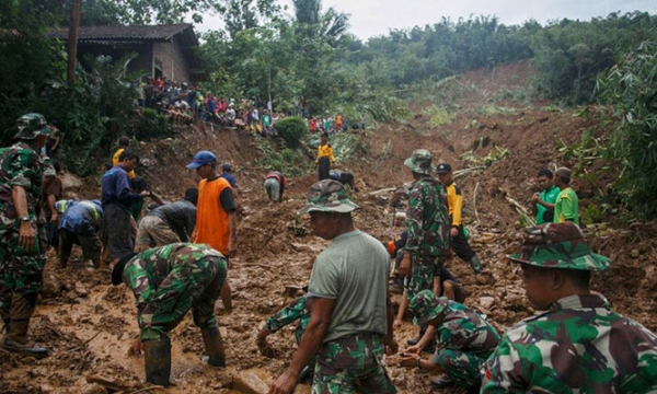 Indonesia: Lở đất kinh hoàng do mưa lớn đã khiến 27 người thiệt mạng